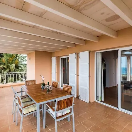 빌라 Casa Roman - 3 Bedroom - Beautiful Sea Views - A Private Family *